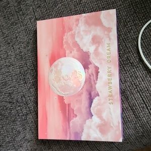 Lunar Beauty Strawberry Dream eyeshadow palette